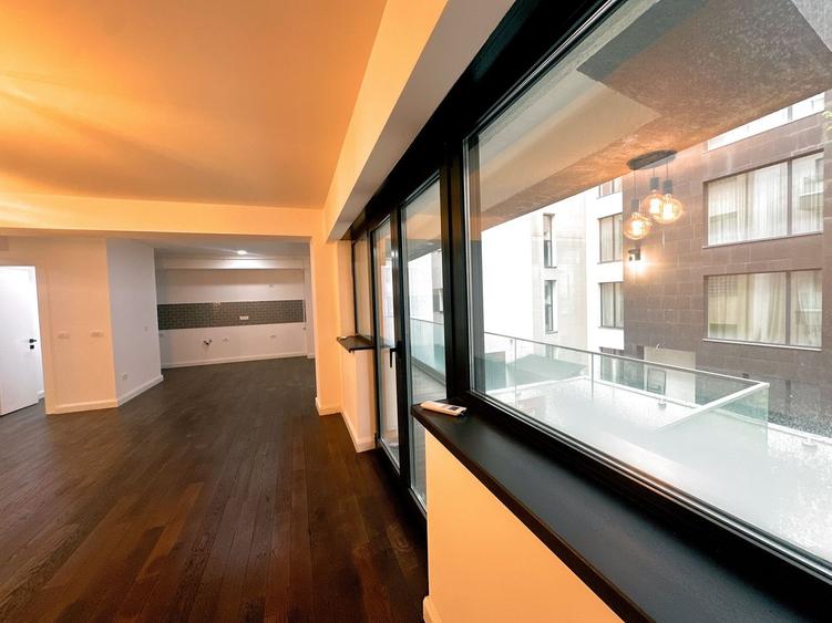 Apartament cu 3 camere decomandat în Polonă