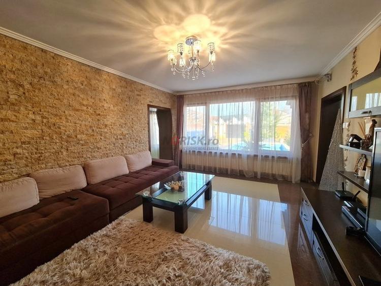 Casă individuală cu 6 camere cu Piscina în Domnești