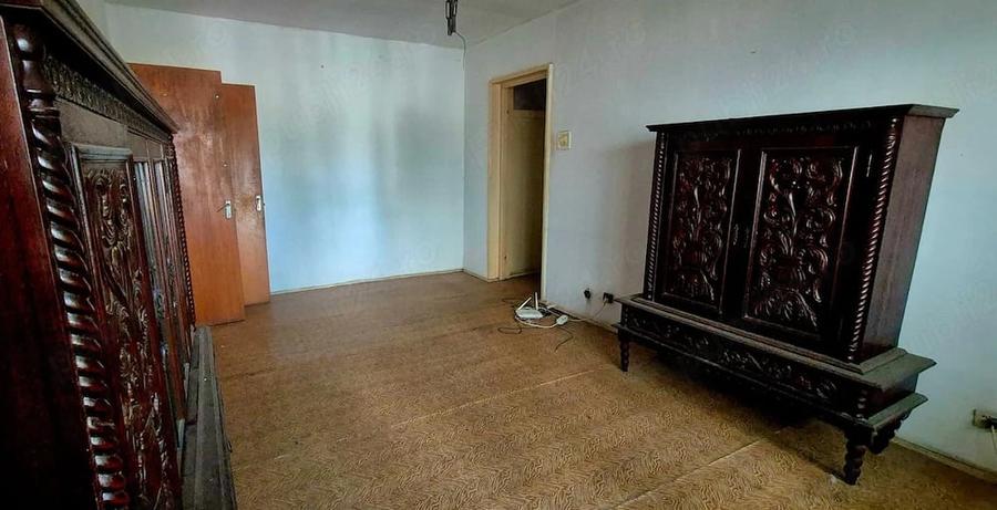 Apartament cu 3 camere semidecomandat în Lacul Tei