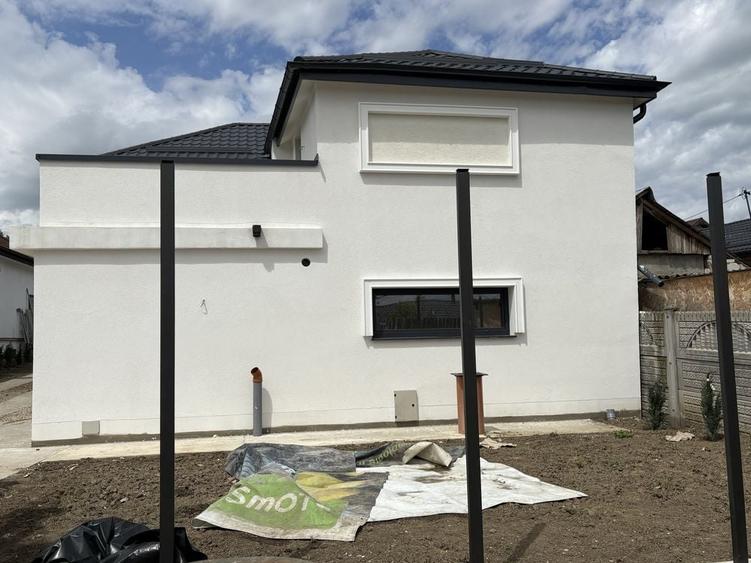 Casă cu 4 camere în Podari