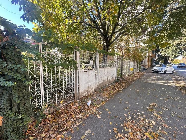 Casă individuală cu 3 camere cu Canalizare în Dâmbovița