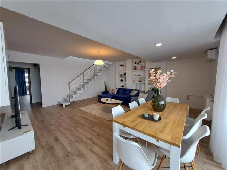 Apartament cu 5 camere decomandat, mobilat în Bună Ziua
