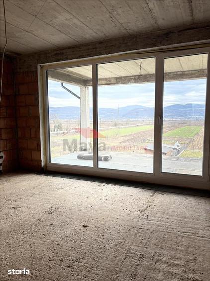Casă cu 4 camere cu Teren 900 Mp în Uriu