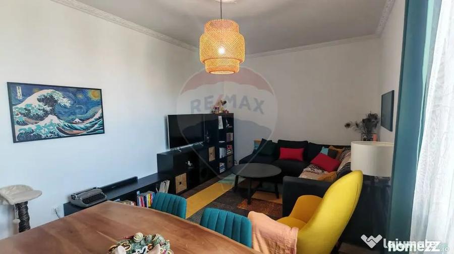 Apartament cu 3 camere decomandat în Jiului