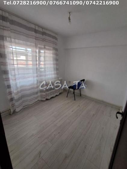 Apartament cu 4 camere decomandat în Central