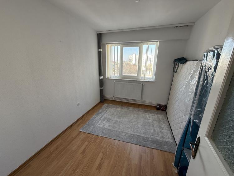 Apartament cu 3 camere decomandat în Casa de Cultură