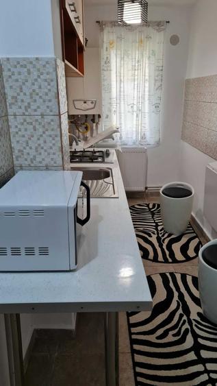 Apartament cu 3 camere semidecomandat în Kogălniceanu