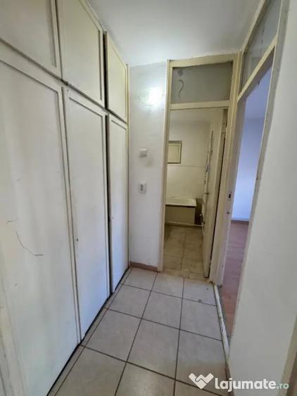 Apartament cu 2 camere semidecomandat în Rovine