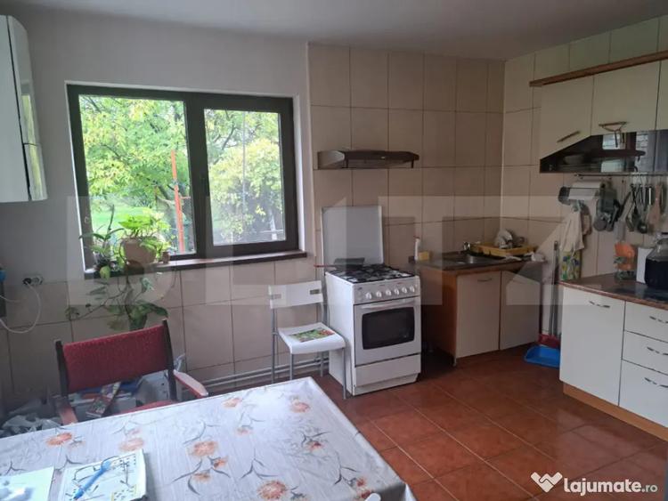 Casă cu 5 camere cu Canalizare în Central