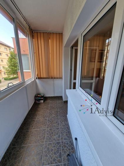 Apartament cu 4 camere decomandat în Noua