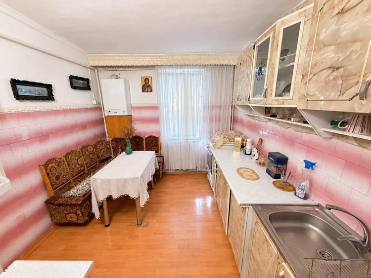 Apartament cu 2 camere decomandat în Ampoi 1