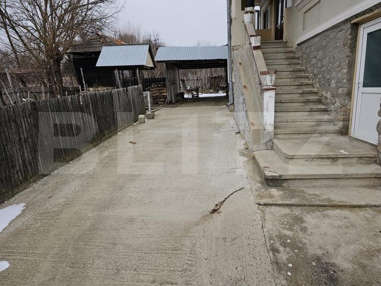 Casă individuală cu 3 camere cu Teren 6300 Mp în Exterior Est