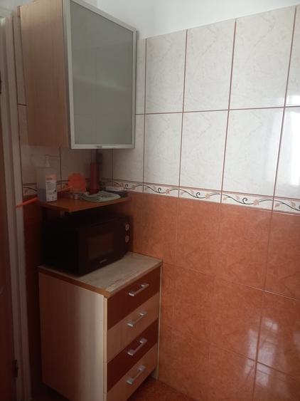 Apartament cu 3 camere decomandat în Valea Oltului