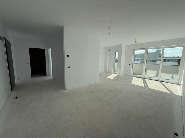 Apartament cu 3 camere semidecomandat în Central