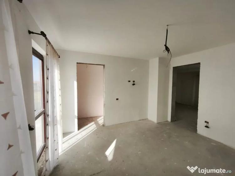 Casă cu 5 camere cu Teren 1792 Mp în Mitocu Dragomirnei