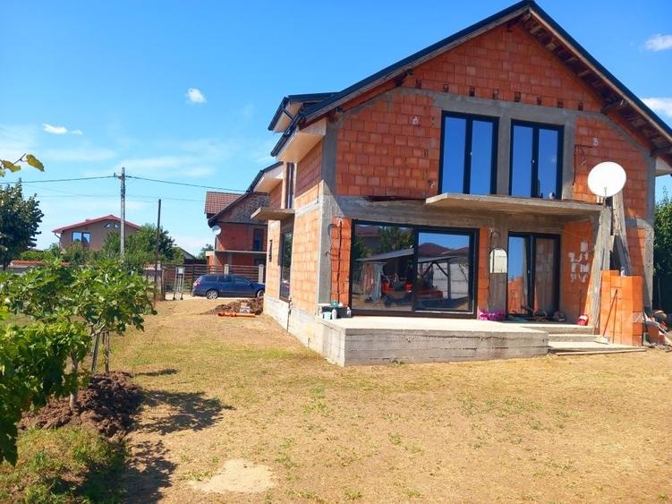 Casă cu 4 camere în Exterior Vest