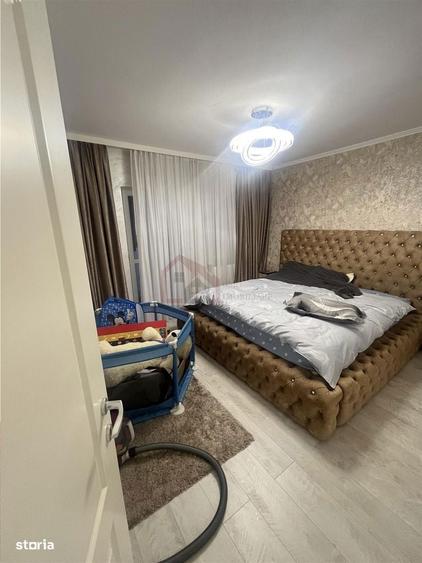 Apartament cu 3 camere decomandat în Tei