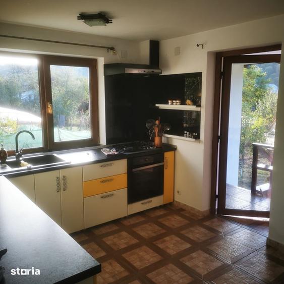 Casă cu 3 camere cu Teren 1080 Mp în Central