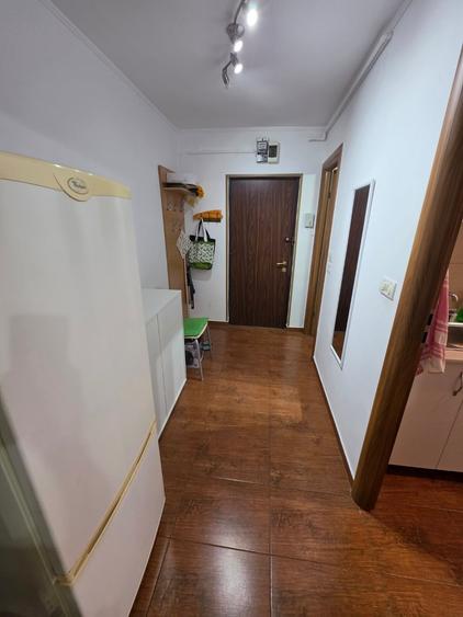 Garsonieră decomandată în Titan