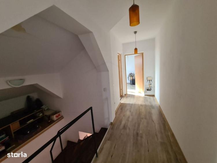 Apartament cu 4 camere decomandat în Sărari