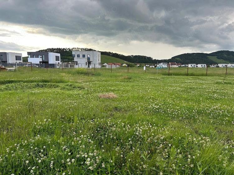 Teren de 620 mp, în Sânpetru