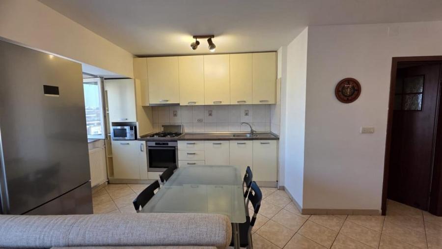 Apartament cu 3 camere semidecomandat în Unirii
