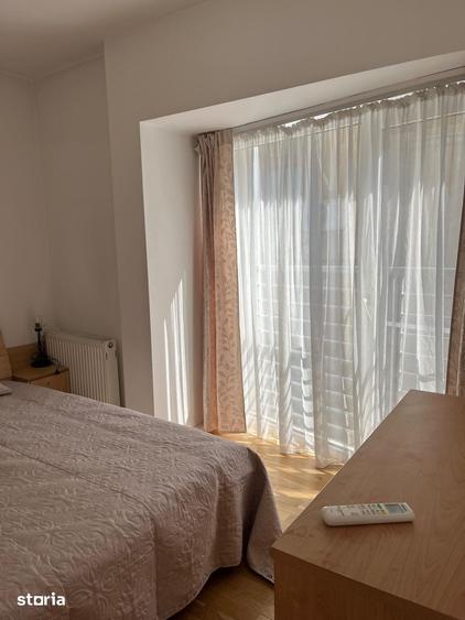 Apartament cu 3 camere semidecomandat în Aviatorilor