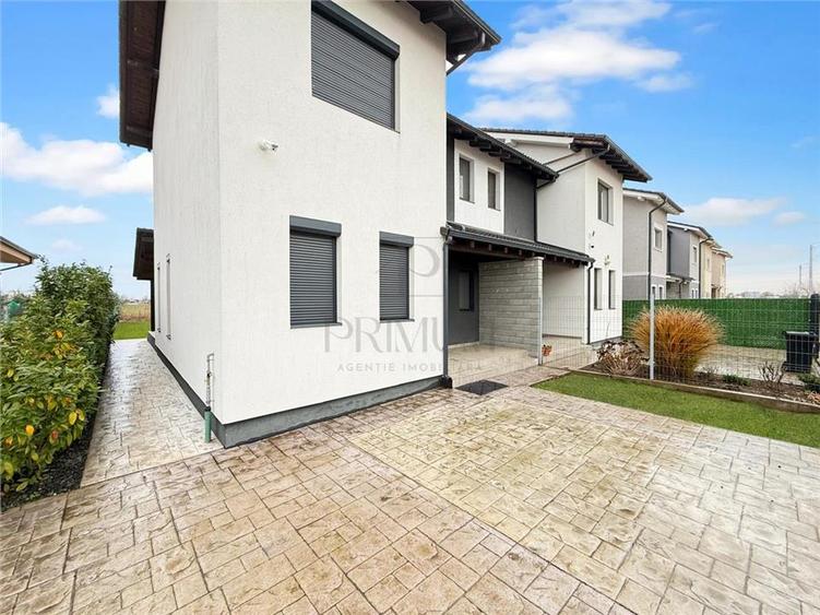 Duplex cu 4 camere cu Canalizare în Moșnița Nouă