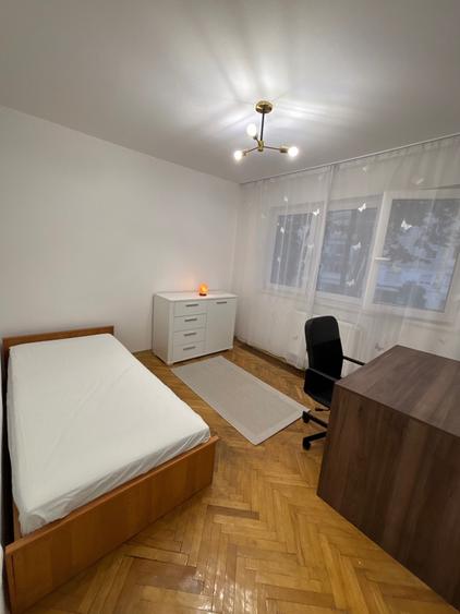 Apartament cu 3 camere semidecomandat în Spitalul Județean