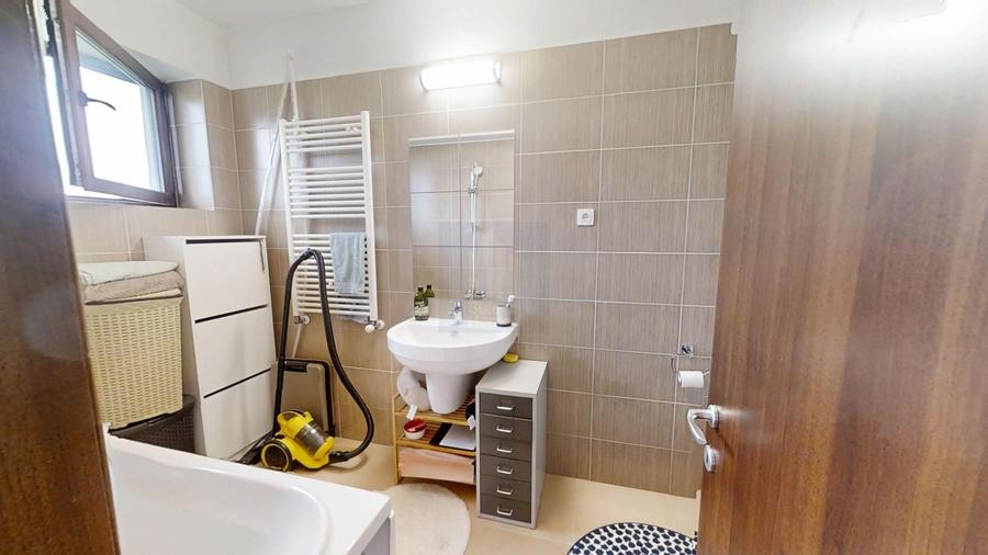 Apartament cu 3 camere decomandat, mobilat în Snagov