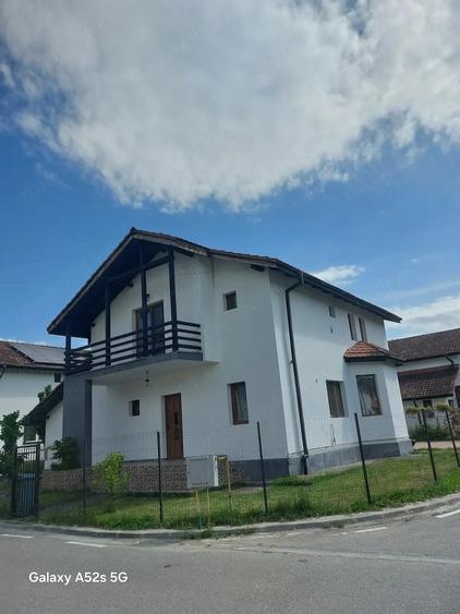 Casă cu Teren 330 Mp în Central