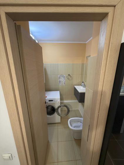 Apartament cu 3 camere decomandat în Drumul Sării
