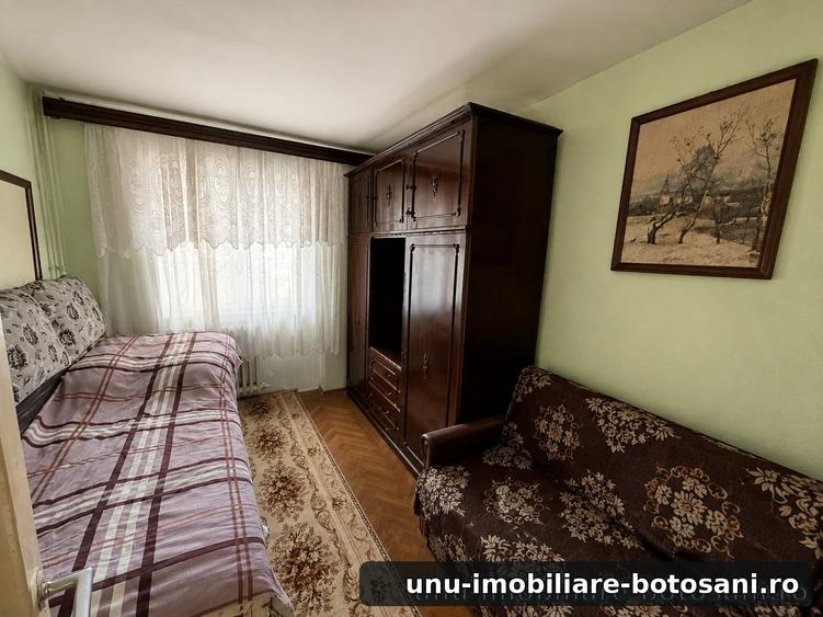 Apartament cu 3 camere semidecomandat în Central