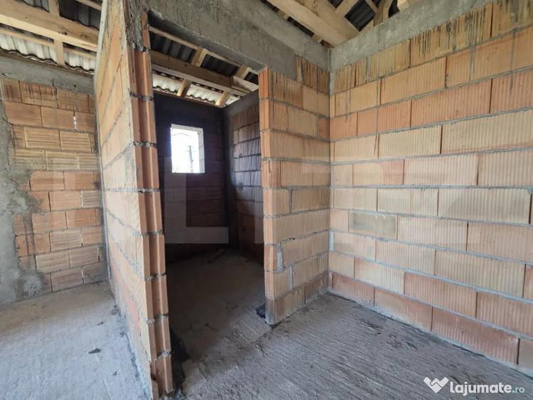 Casă cu 4 camere cu Teren 800 Mp în Amați