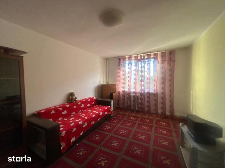 Apartament cu 3 camere decomandat în Dărmănești
