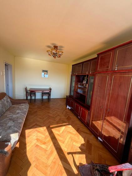 Apartament cu 65 camere în Girocului