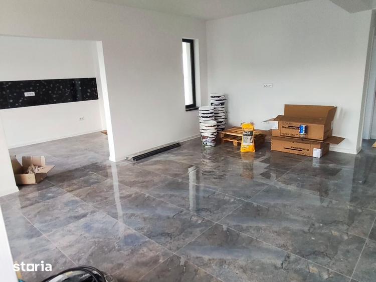 Casă cu 4 camere cu Teren 380 Mp în Joița