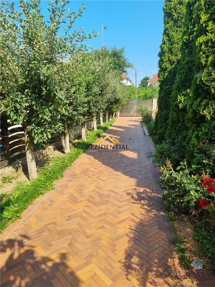 Casă individuală cu 6 camere cu Canalizare în Central