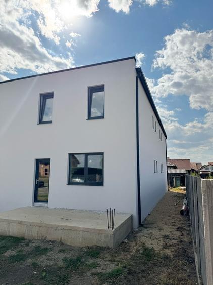 Casă cu 3 camere în Vladimirescu