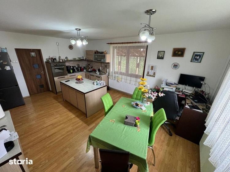 Casă cu 4 camere cu Teren 1300 Mp în Groși