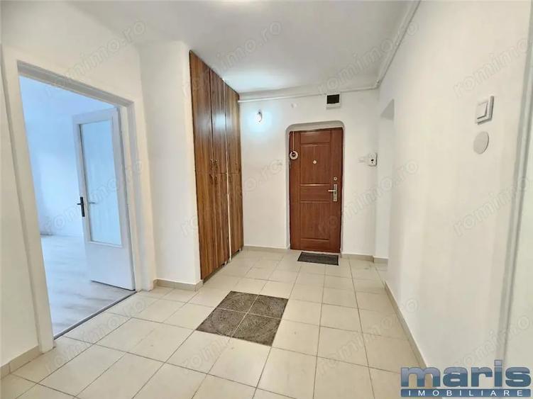 Apartament cu 2 camere semidecomandat, mobilat în 7 Noiembrie