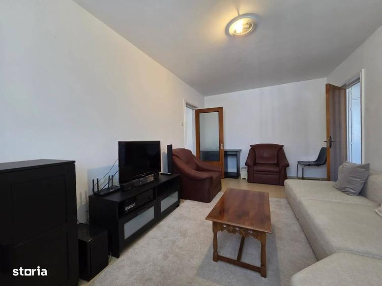 Apartament cu 3 camere decomandat în Titan