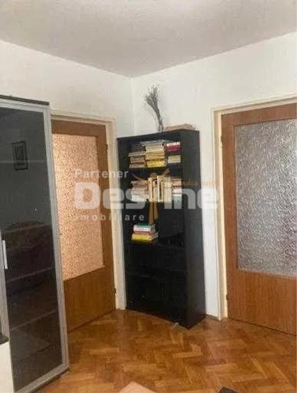 Apartament cu 3 camere semidecomandat, mobilat în Drumul Taberei
