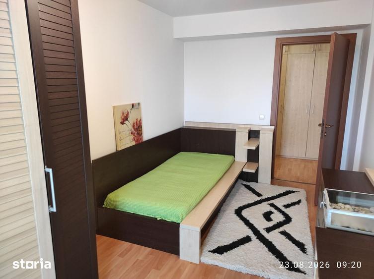 Apartament cu 3 camere în Văcăresti