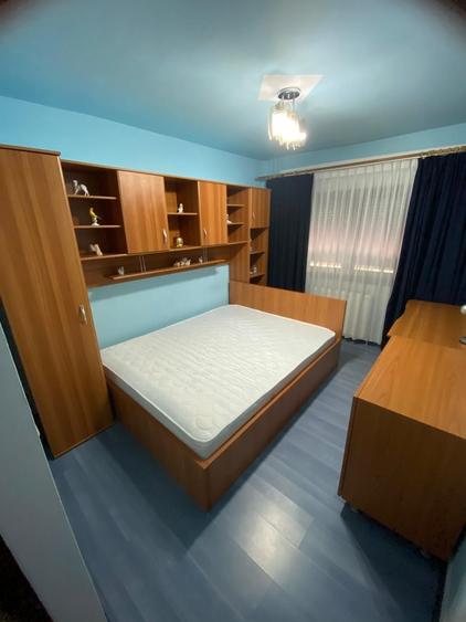 Inchiriez dormitor in apartament 3 camere Zona Soarelui - 1