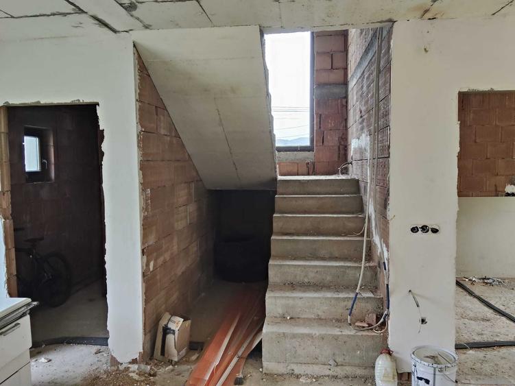 Casă cu 4 camere în Susenii Bârgăului
