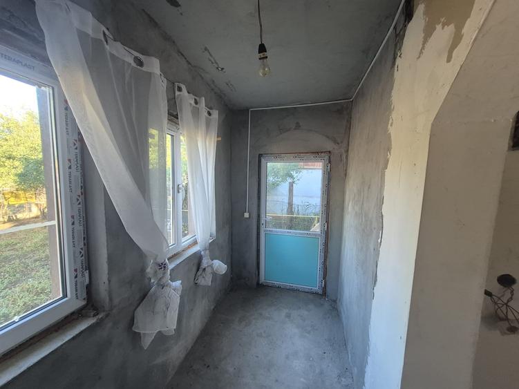 Casă individuală cu 4 camere cu Teren 3500 Mp în Amaru