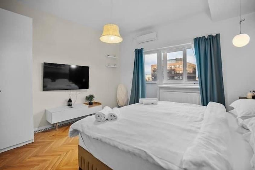 Apartament cu 6 camere decomandat, mobilat în Magheru