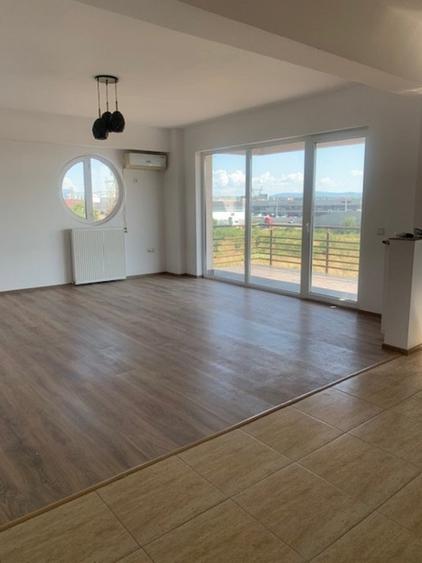 Apartament cu 3 camere decomandat în Săsar