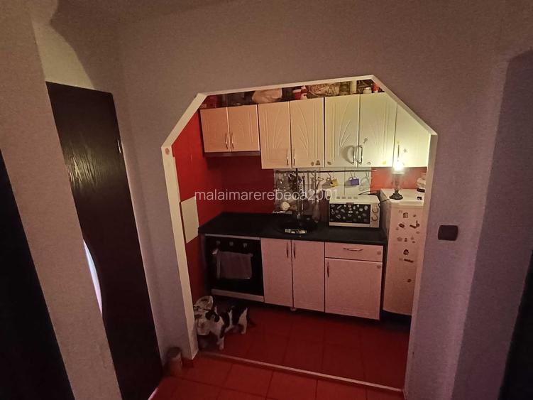 Ofer apartament de inchiriat cu o camera,Confectii